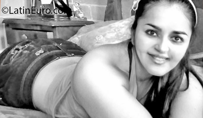 Date this foxy Colombia girl Lina from Bogota CO18778