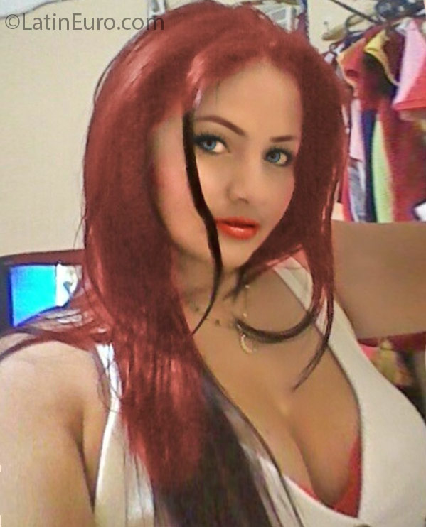 Date this voluptuous Colombia girl Caterin from Cartagena CO18789