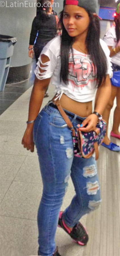 Date this delightful Dominican Republic girl Mari from Santo Domingo DO25303