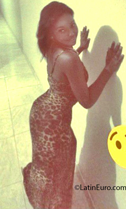 Date this gorgeous Dominican Republic girl Camila from Santo Domingo DO25333