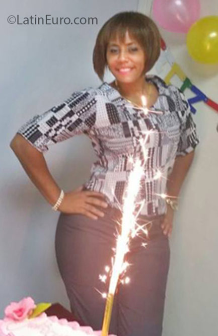 Date this voluptuous Dominican Republic girl Rosalba from Santiago DO25368