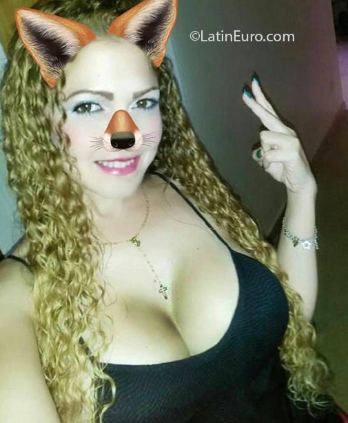 Date this funny Dominican Republic girl Angela from Santo Domingo DO25426