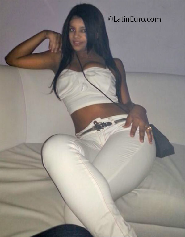 Date this beautiful Dominican Republic girl Anyelinia from Santiago DO25445