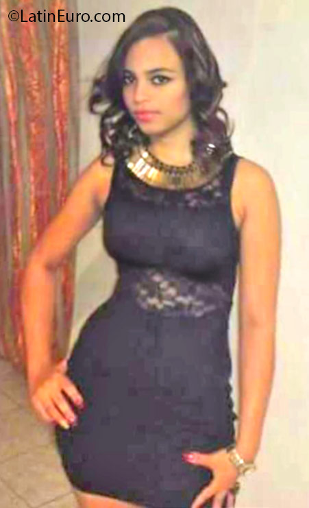 Date this sultry Dominican Republic girl Nachel from La Vega DO25446