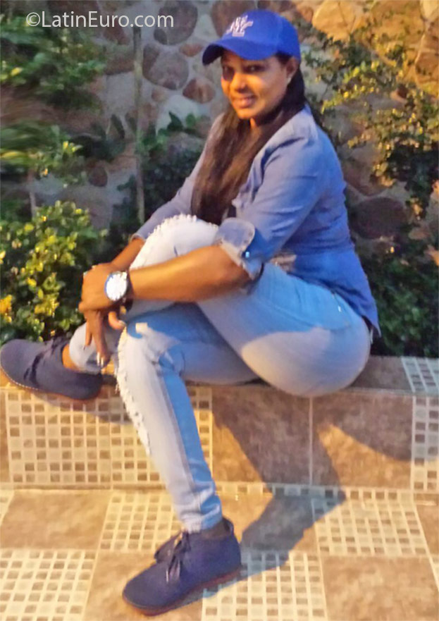 Date this funny Dominican Republic girl Betania from Santo Domingo DO25465
