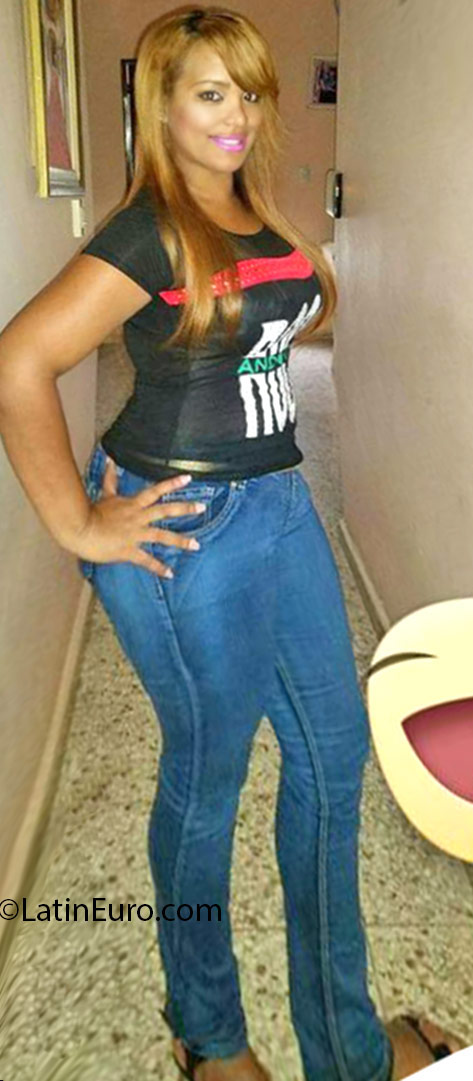 Date this lovely Dominican Republic girl Yacerys from Santo Domingo DO25470