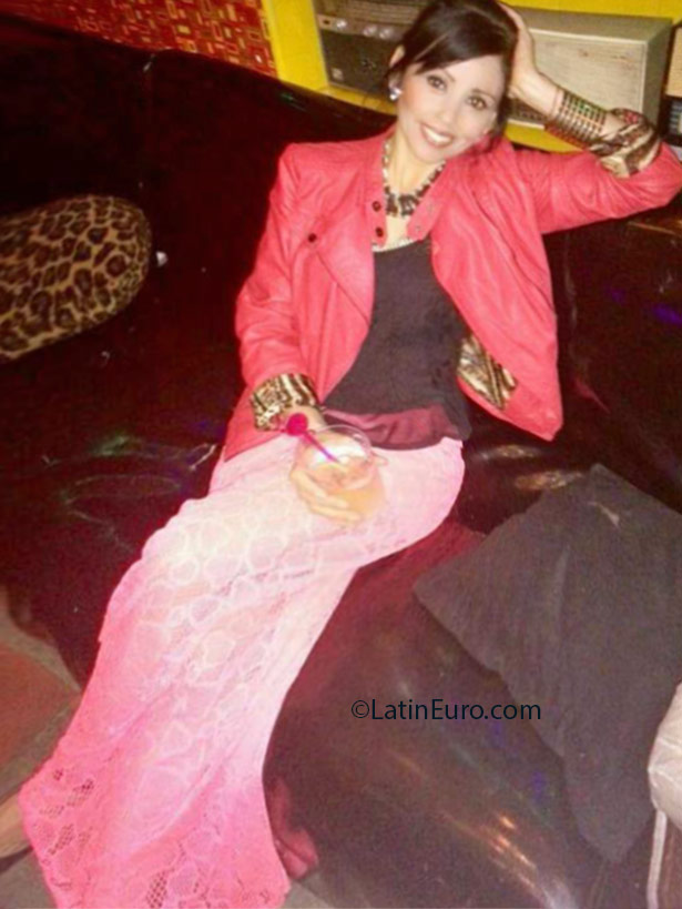 Date this happy Colombia girl Claudia from Envigado CO18853