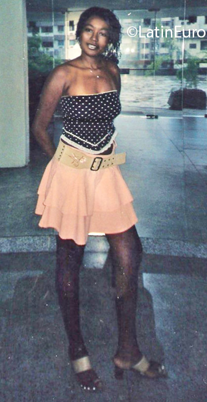 Date this hard body Brazil girl Gevania from Rio De Janeiro BR9639