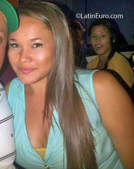 Date this attractive Colombia girl Alejandra from Cali CO18861