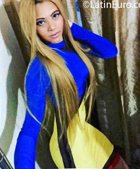 Date this gorgeous Dominican Republic girl Cheveli from Santo Domingo DO25583