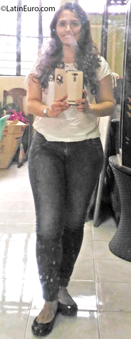Date this cute Philippines girl Enya from Manila PH894