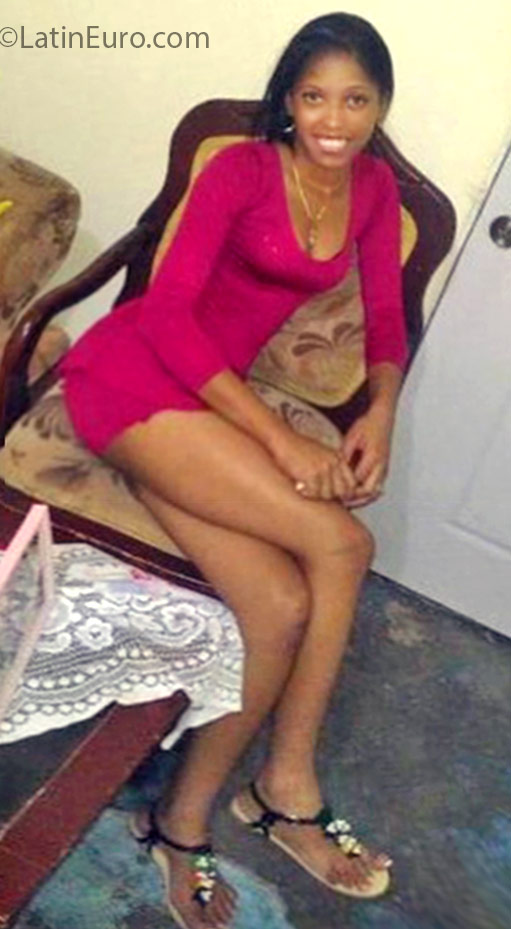 Date this fun Dominican Republic girl Esther M Vicios from Santo Domingo DO25607