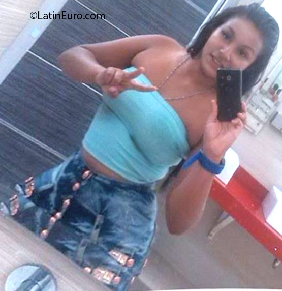 Date this athletic Colombia girl Nathalia from Cali CO18930