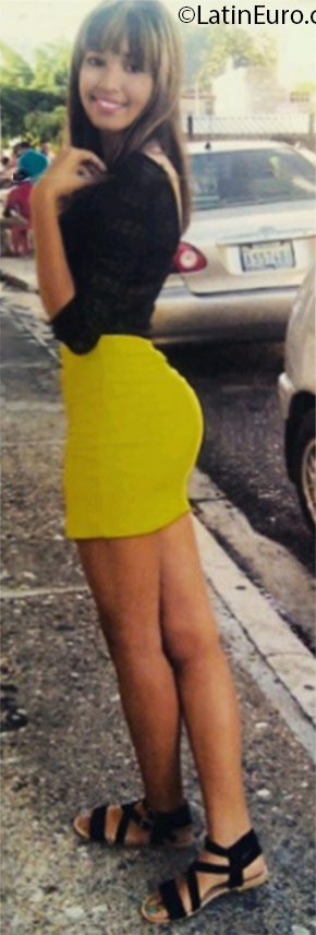 Date this foxy Dominican Republic girl Isamial from Santo Domingo DO25705
