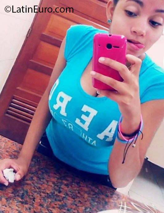Date this hot Dominican Republic girl Marlin Erika from Santo Domingo DO25759