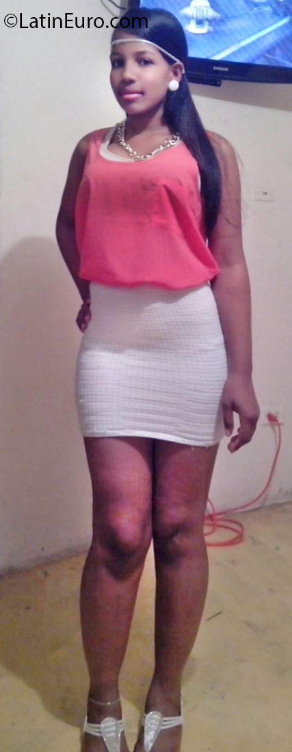 Date this hard body Dominican Republic girl Yenelis from Santo Domingo DO25782
