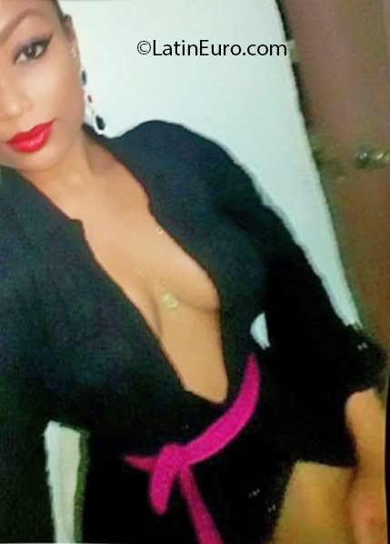 Date this fun Dominican Republic girl Caroline from Santiago DO25801