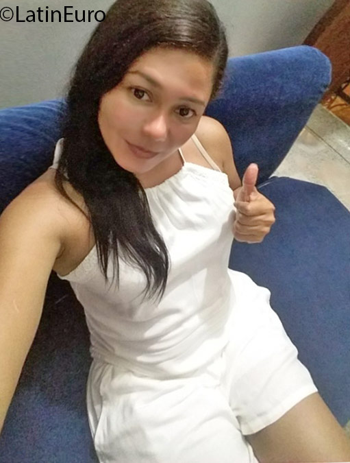 Date this pretty Colombia girl Lenis from Santa marta CO18957