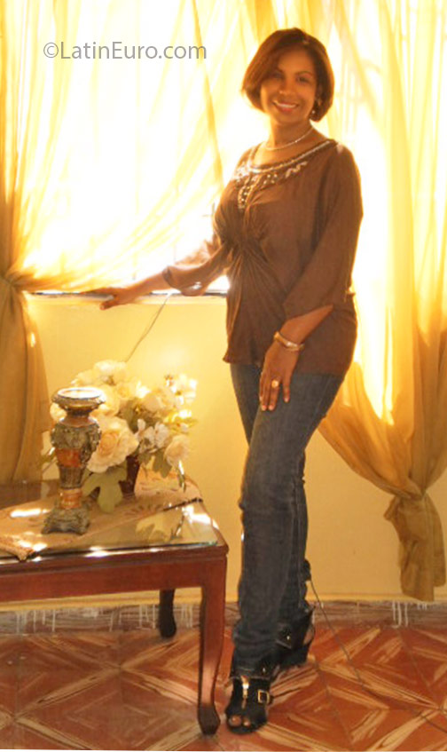 Date this delightful Dominican Republic girl Maria from Santo Domingo DO25852