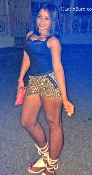 Date this beautiful Dominican Republic girl Madelyn from Santo Domingo DO25903