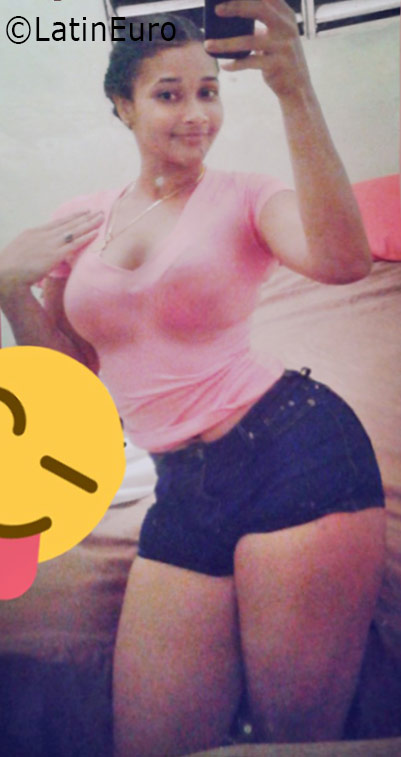 Date this voluptuous Dominican Republic girl Cherina from Santo Domingo DO25912