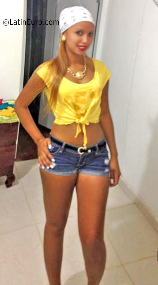 Date this foxy Dominican Republic girl Dalinia from Puerto Plata DO25941