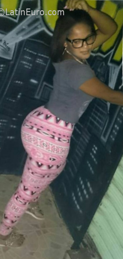 Date this hot Dominican Republic girl Winiffer from Santo Domingo DO25989