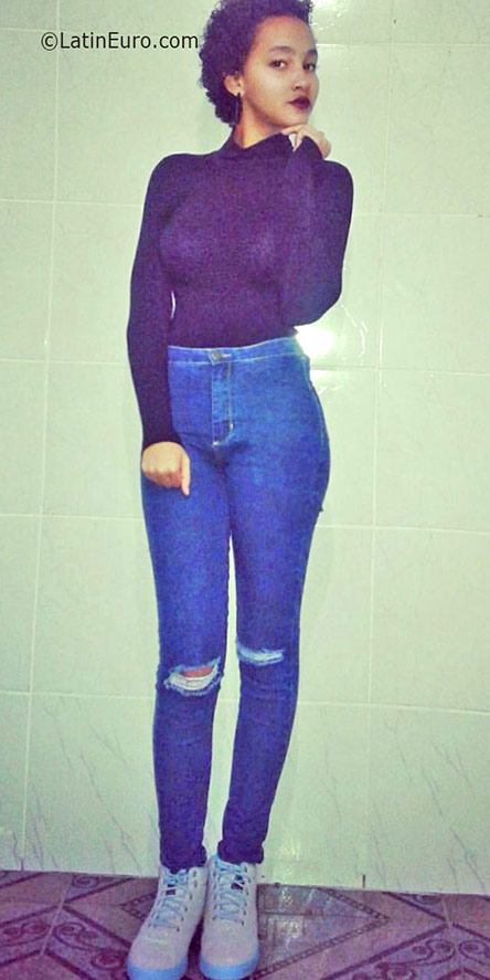 Date this charming Brazil girl Laiana from Sao Jose dos Campos BR9692