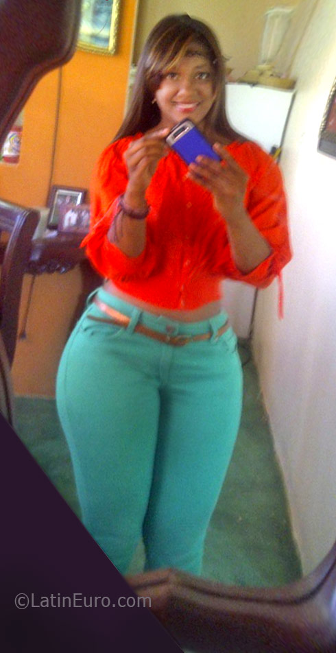 Date this good-looking Dominican Republic girl Yelie from Santiago DO26018