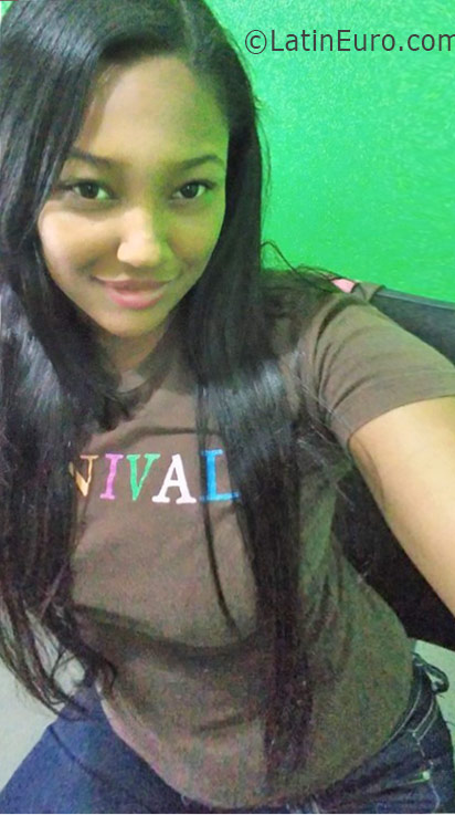 Date this hot Dominican Republic girl Yinelly from Santo Domingo DO26138