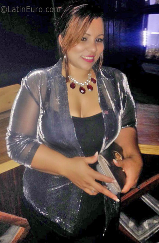 Date this beautiful Honduras girl Jelin from Roatan HN2233