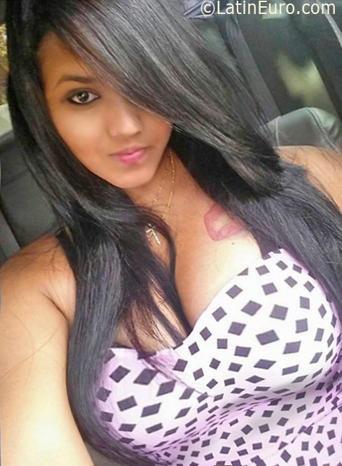 Date this tall Dominican Republic girl Estefania from Santo Domingo DO26199