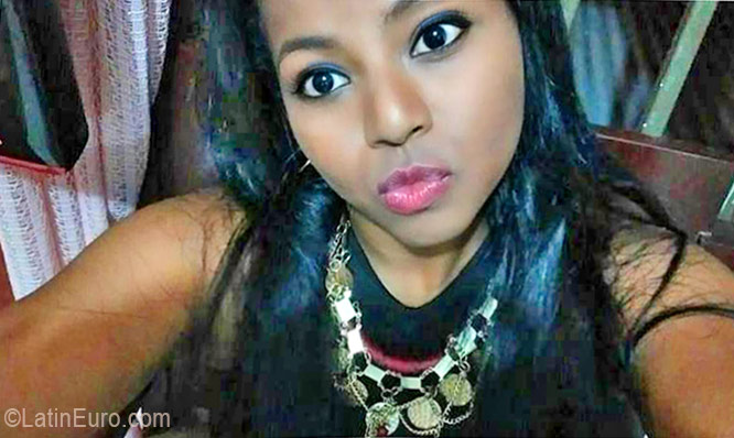 Date this sensual Colombia girl ANGIE from Cali CO19198