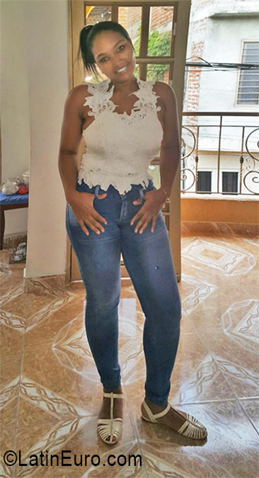 Date this charming Colombia girl Leidy from Guacari CO19378