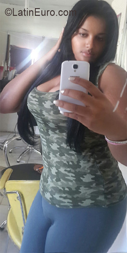 Date this lovely Dominican Republic girl Yandia from Santo Domingo DO26454