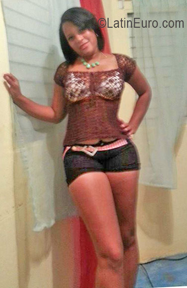 Date this foxy Dominican Republic girl Milicalderon from Santo Domingo DO26455