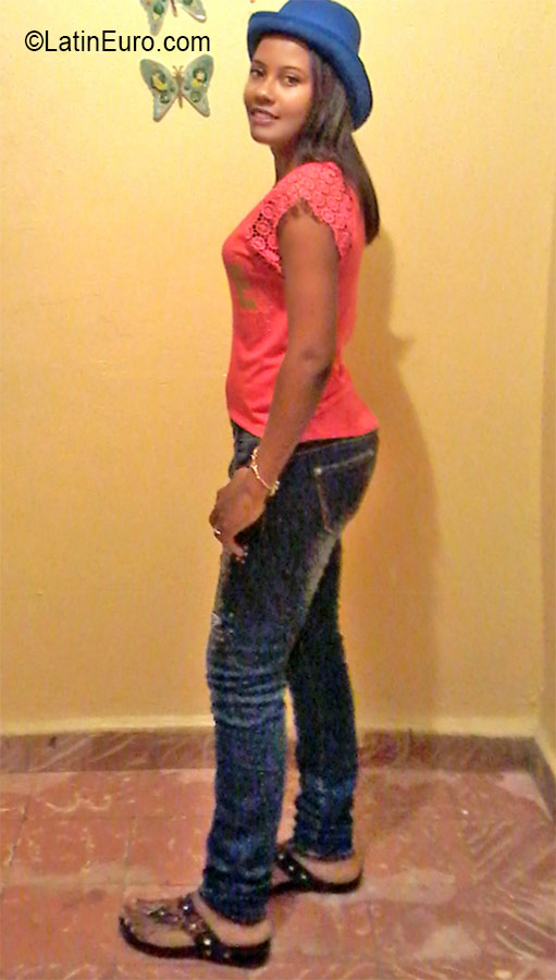 Date this stunning Dominican Republic girl Flarida from Santo Domingo DO26477