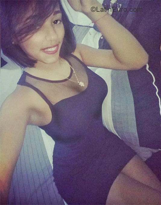 Date this sultry Dominican Republic girl Arianna from Santo Domingo DO26611
