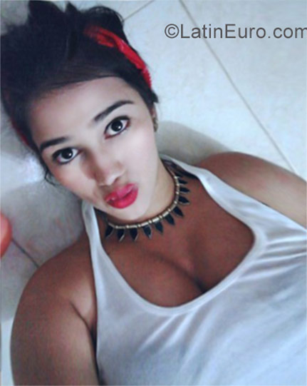 Date this hard body Colombia girl Maria from Medellin CO19571