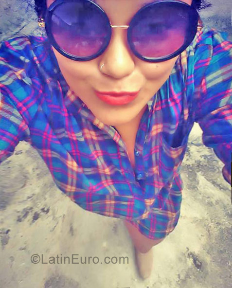 Date this foxy Colombia girl Angie from Cali CO19592