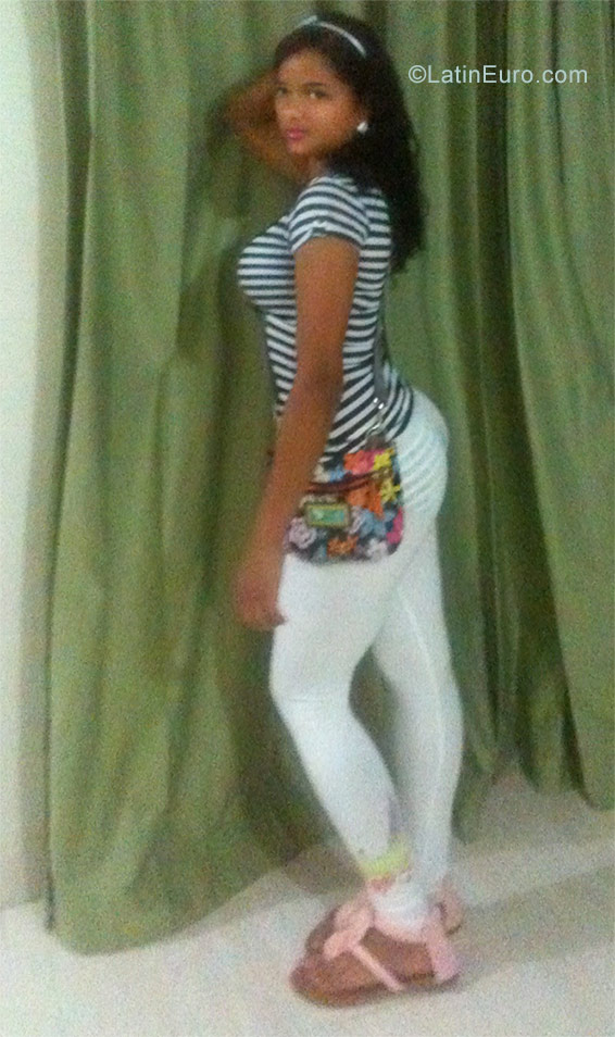 Date this hot Dominican Republic girl Carmen from Santiago De Los Caballero DO26691