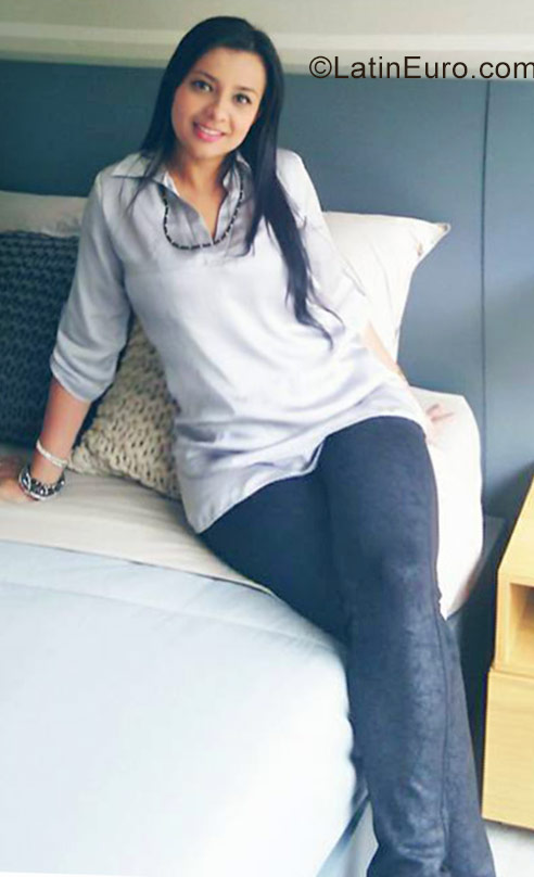 Date this cute Colombia girl Julieth from Medellin CO19734