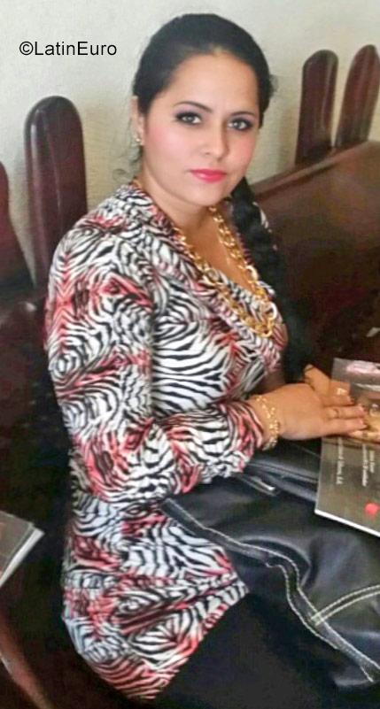 Date this nice looking Cuba girl Yosvani from Habana CU76