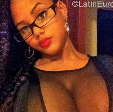 Date this happy Dominican Republic girl Mari from Santo Domingo DO26850