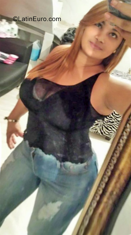 Date this happy Dominican Republic girl Orquidia from Santo Domingo DO26904