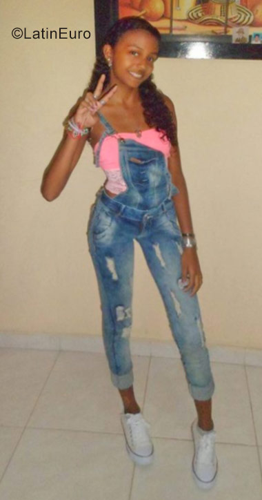 Date this foxy Colombia girl Natalia from Cartagena CO19883