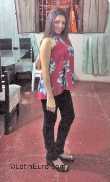 Date this happy Colombia girl Geraldine32 from Cucuta CO20080