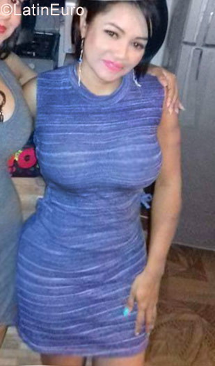 Date this pretty Colombia girl Luz aida from Medellin CO20099