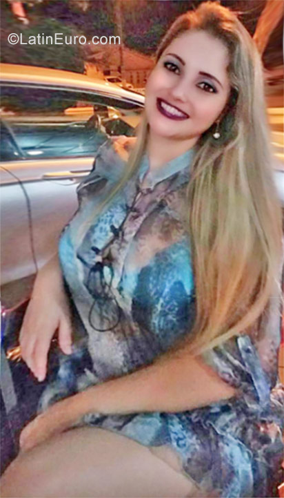 Date this voluptuous Brazil girl Isadora from Ituverava BR9879