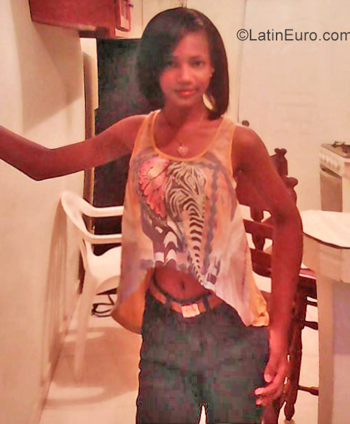 Date this voluptuous Dominican Republic girl Esmaden from La Romana DO27294